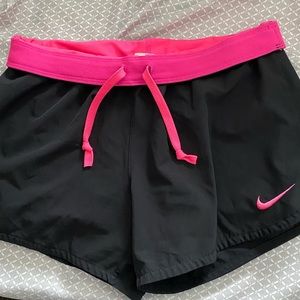 NIKE SHORTS